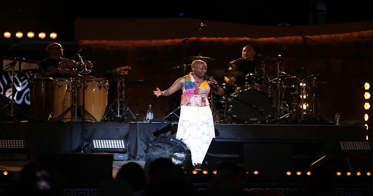 Vive l'humanité ! Angélique Kidjo offre une soirée de folie et de résistance à Carthage